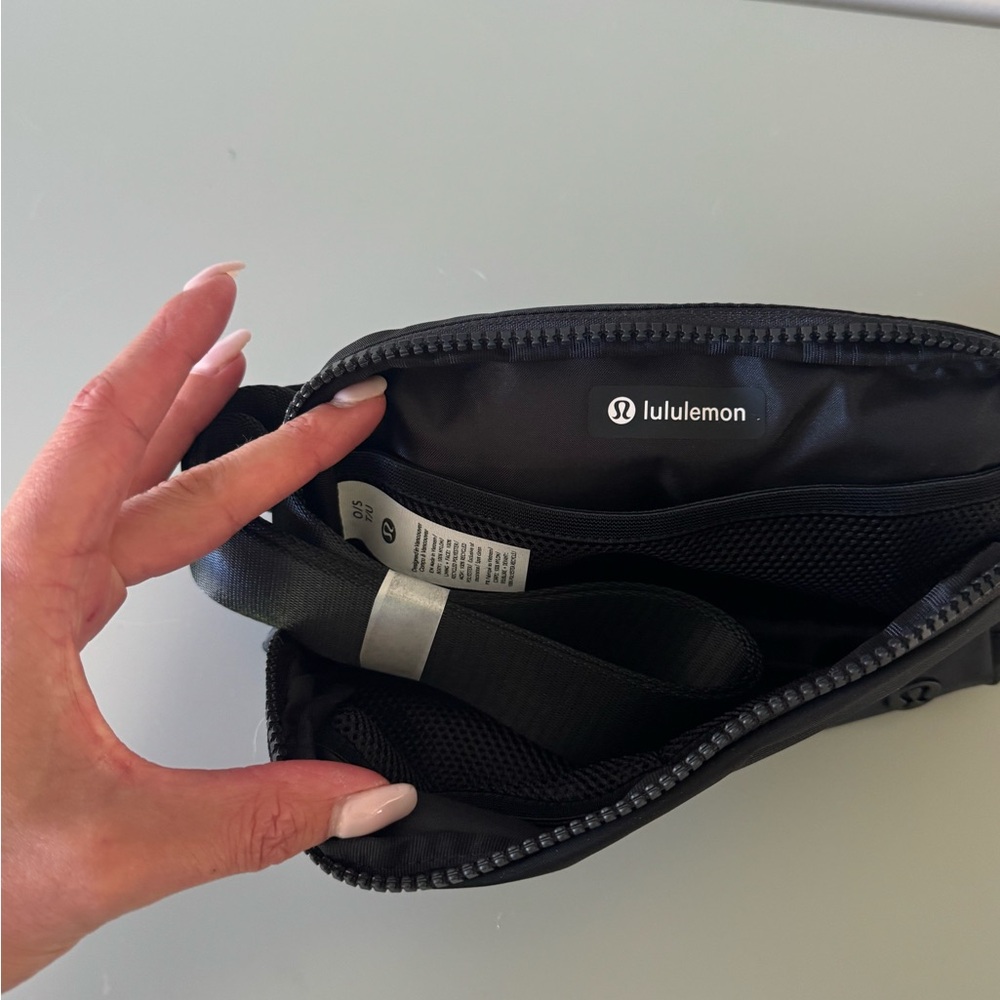 lululemon Black Belt Bag - Picture 5 of 6